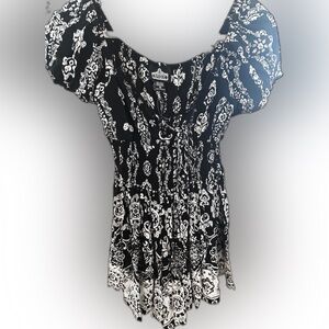 Angie Black & White Printed V-Neck Peasant Tunic
